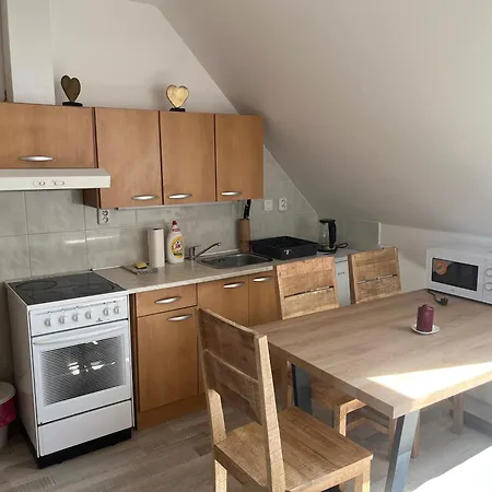 V Podkrovi Apartment *